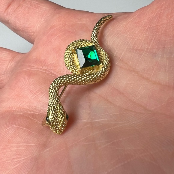Snake with Emerald Simulant Gold Tone Brooch Pin - Picture 2 of 3
